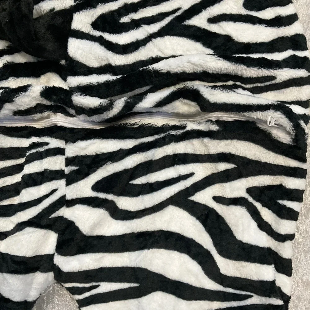 Zebra‎ Animal 1 Piece Plush Fleece Hooded Kigurumi Pajamas Costume Kids 7/8 NWOT